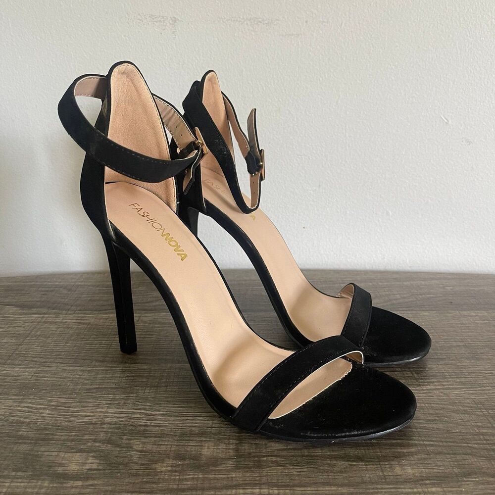 Fashion Nova Women’s Black Strapped Heeled Sandals Faux Suede Shoes Size 8